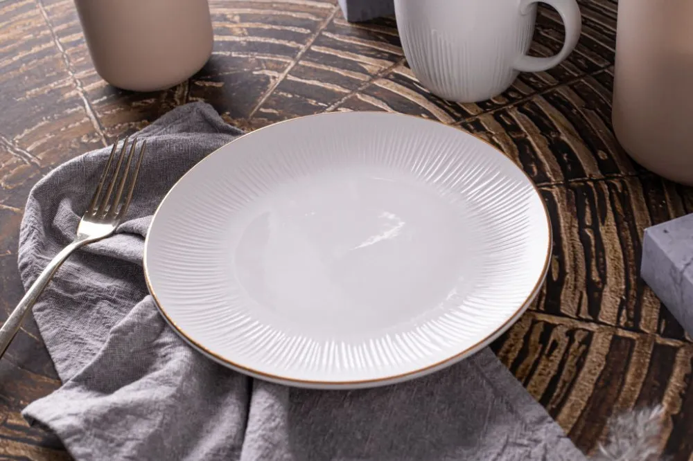 Talerz obiadowy porcelanowy Altom Design Alessia Złota Linia kremowy 25 cm