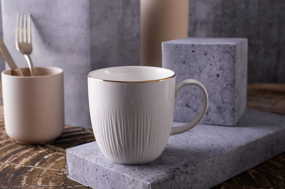 Kubek do kawy i herbaty porcelanowy Altom Design Alessia Złota Linia kremowy 280 ml