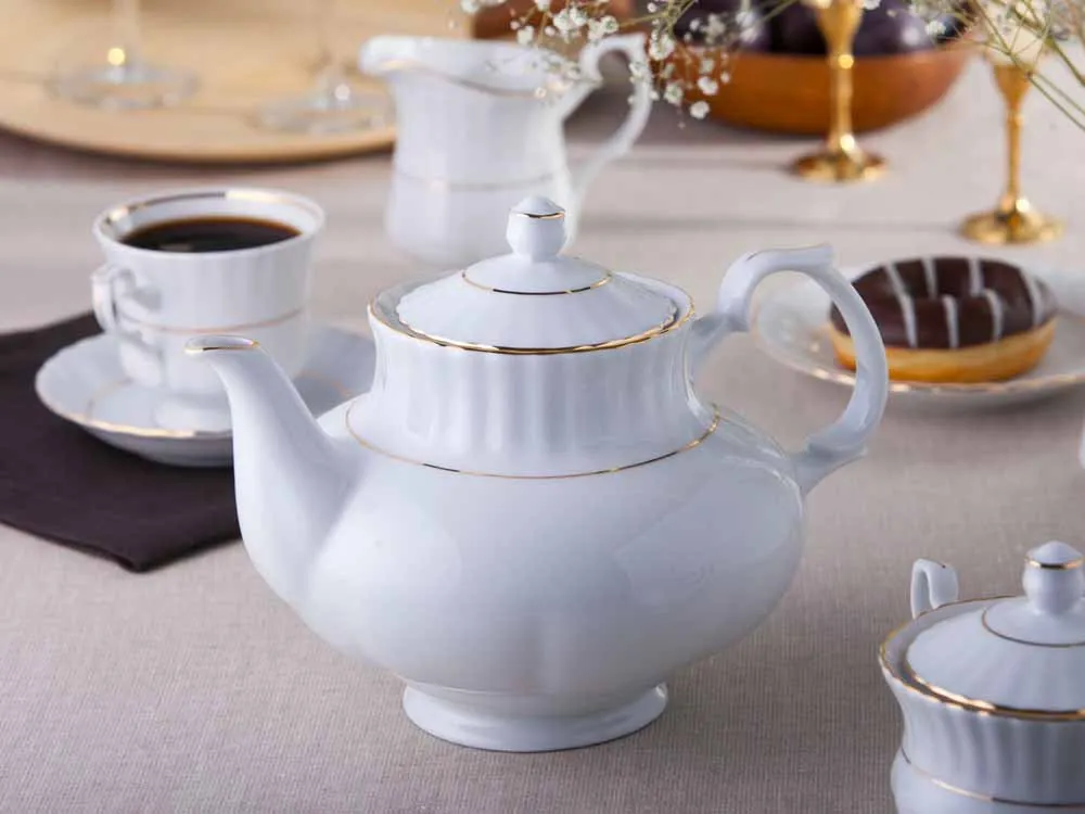Dzbanek do herbaty i kawy porcelanowy Chodzież Iwona Złoty Pasek biały 1,6 l