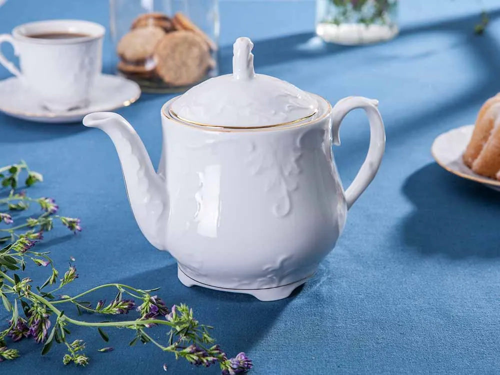 Dzbanek do herbaty i kawy porcelanowy Ćmielów Rococo 3604 biały 1,1 l