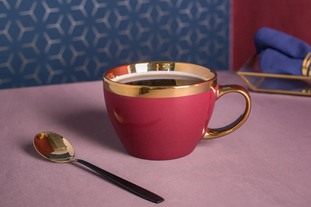 Duża filiżanka do kawy i herbaty porcelanowa Altom Design Aurora Gold Bordowa 300 ml