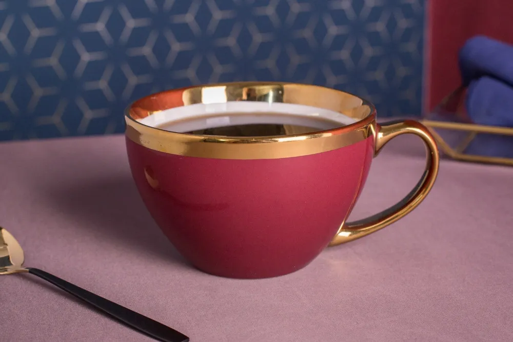 Duża filiżanka do kawy i herbaty porcelanowa Jumbo Altom Design Aurora Gold Bordowa 400 ml