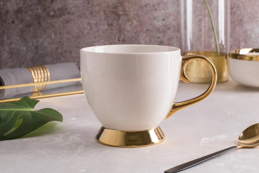Filiżanka do kawy i herbaty porcelanowa Altom Design Aurora Gold Kremowa 400 ml
