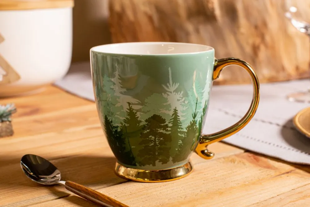 Filiżanka do kawy i herbaty porcelanow święta Boże Narodzenie Altom Design Misty Forest 400 ml