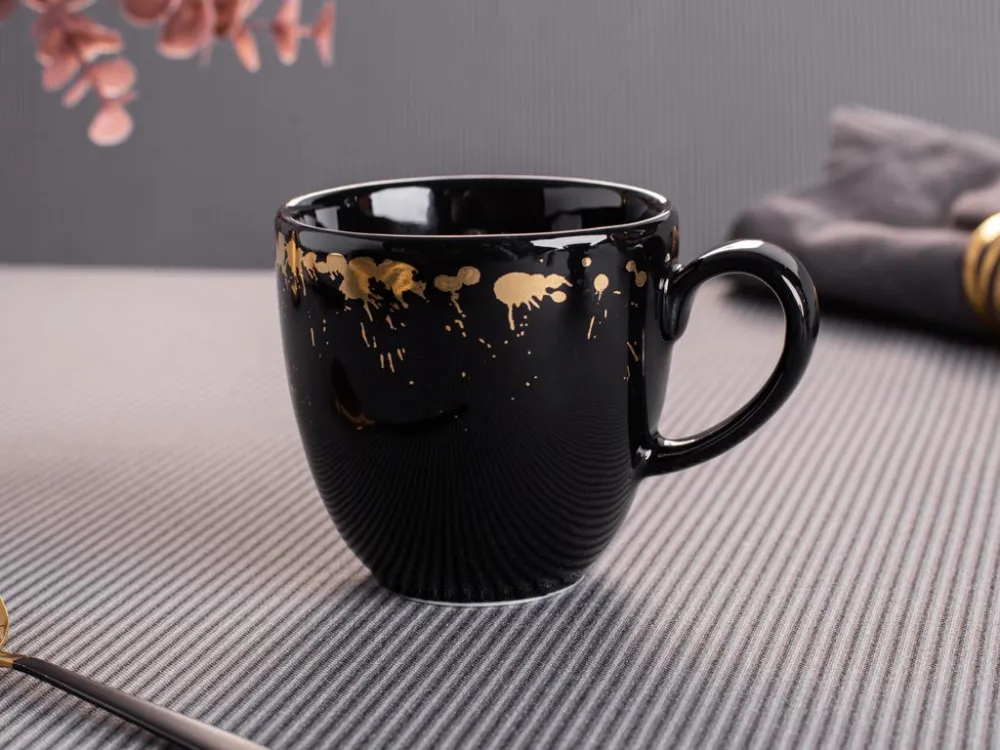 Filiżanka do kawy i herbaty porcelanowa Karolina Splendor 250 ml czarna ze złotem