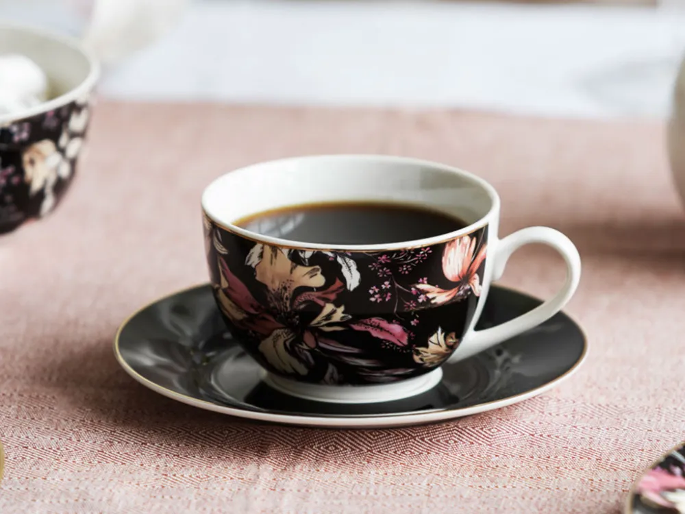 Filiżanka do kawy i herbaty porcelanowa ze spodkiem Altom Design Black Lily 200 ml