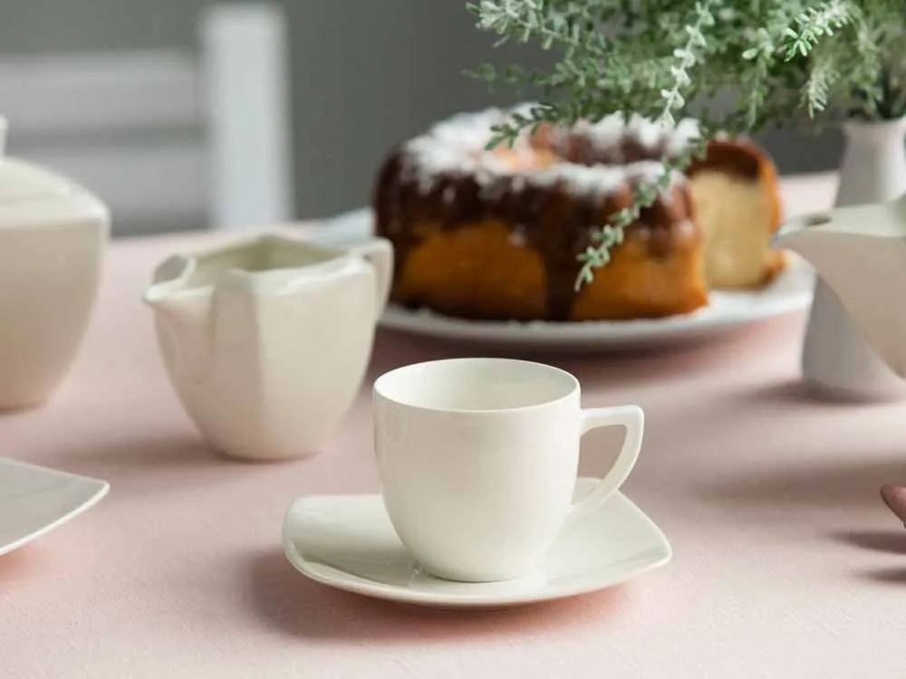 Filiżanka do kawy i herbaty porcelanowa ze spodkiem Karolina Hiruni kremowa 200 ml