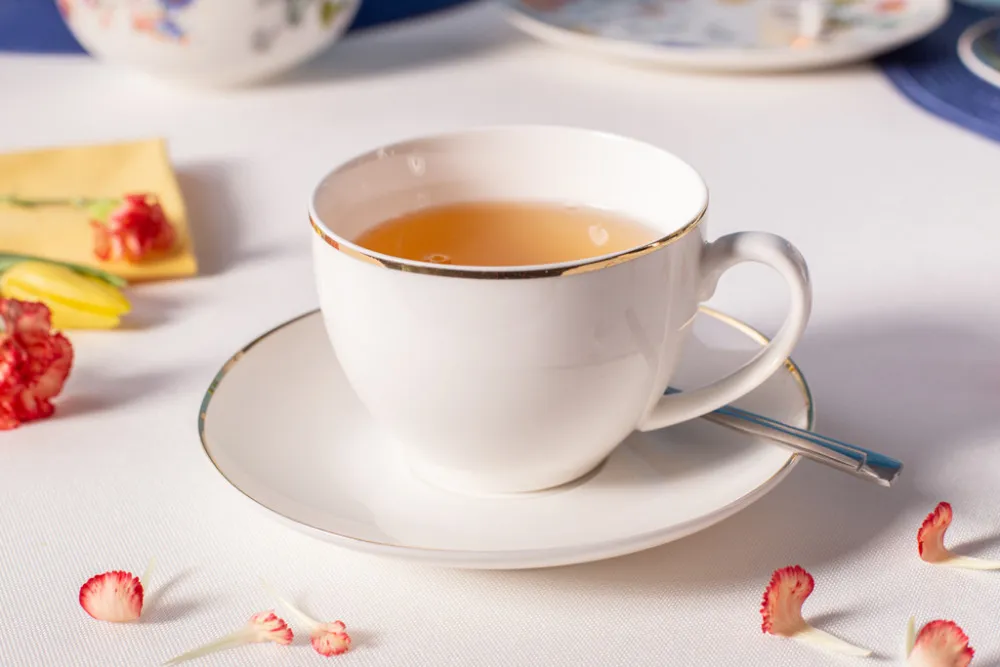 Filiżanka do kawy i herbaty porcelana ze spodkiem Altom Design Bella Złota Linia kremowa 200 ml