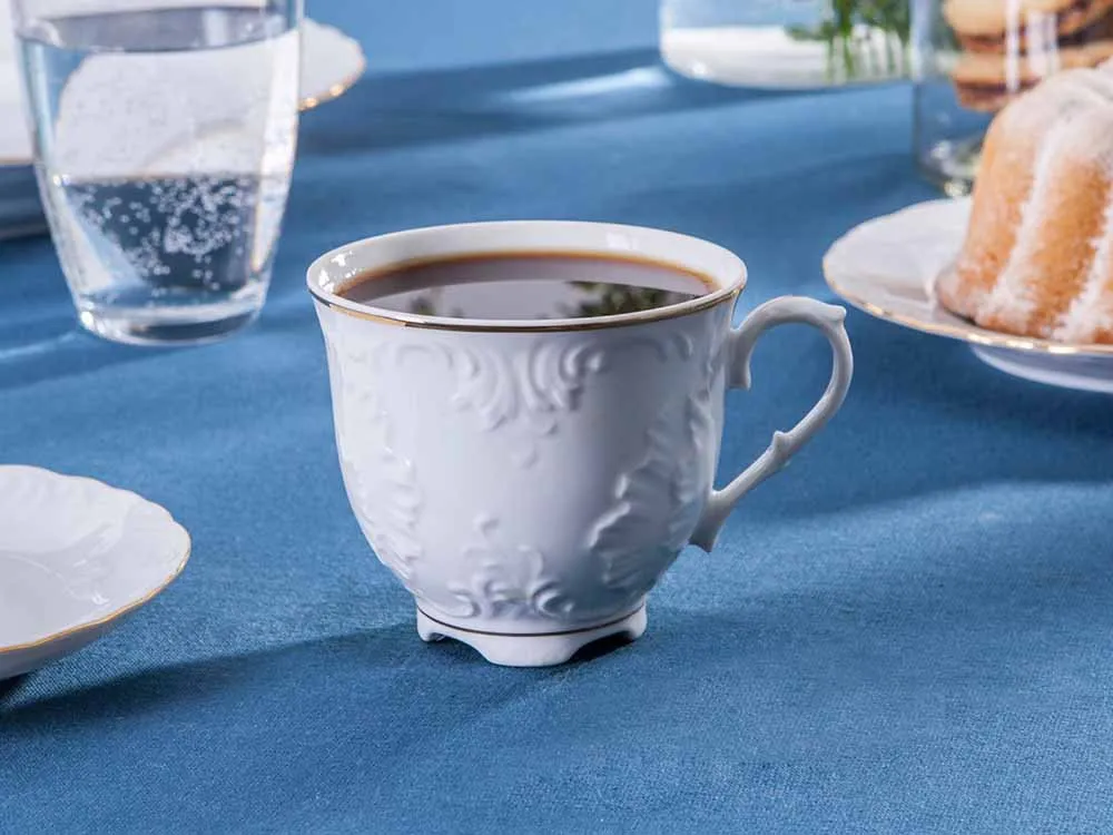 Filiżanka do kawy i herbaty porcelanowa Ćmielów Rococo 3604 biała 250 ml