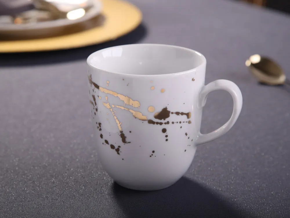 Kubek do kawy i herbaty porcelanowy Karolina Splendor 350 ml biały ze złotem