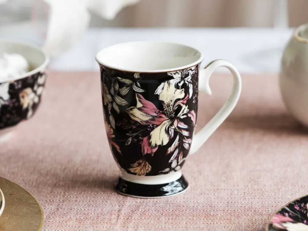 Kubek do kawy i herbaty porcelanowy na stopce Altom Design Black Lily 250 ml