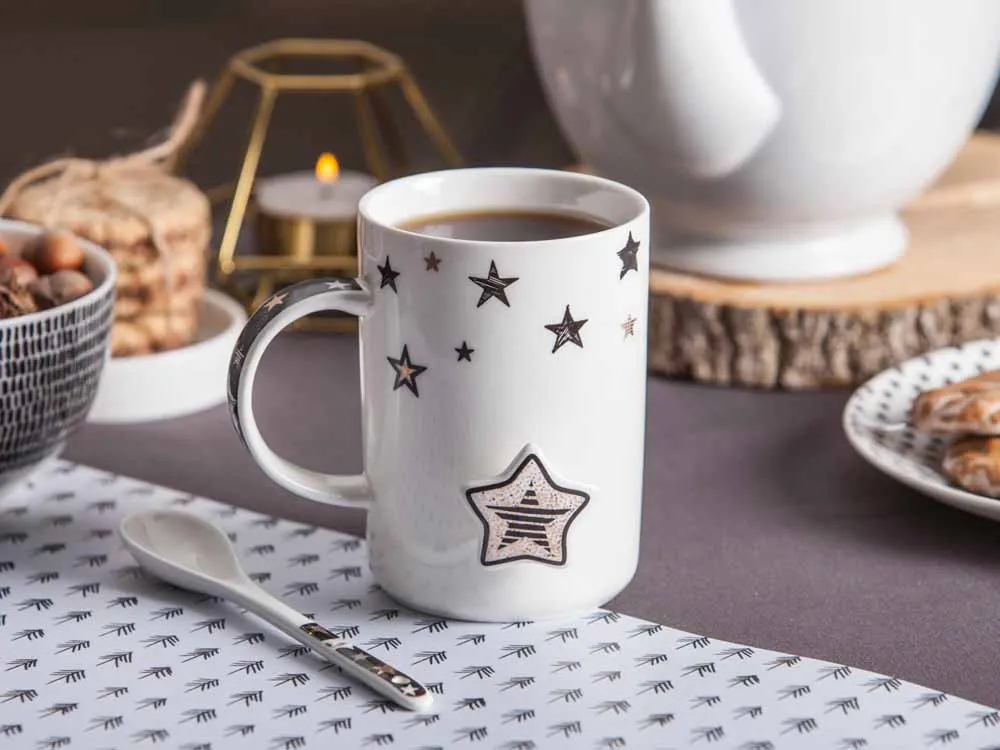 Kubek do kawy i herbaty porcelanowy z łyżeczką świąteczny Boże Narodzenie Altom Design Nordic Winter Gwiazdka 360 ml 