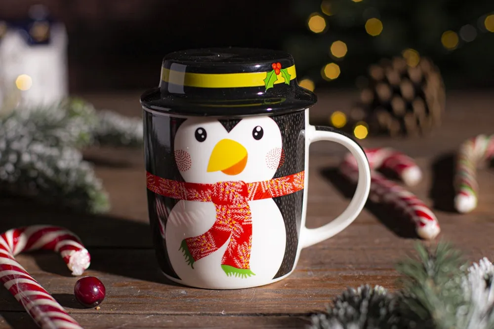 Kubek porcelanowy świąteczny dla dzieci Altom Design Wesoły Pingwinek z pokrywką 300 ml 