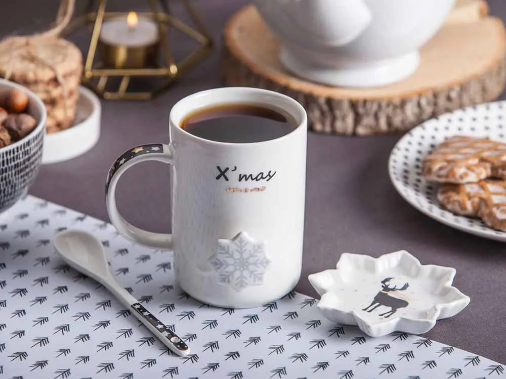 Kubek porcelanowy z łyżeczką i podkładką świąteczny Boże Narodzenie Altom Design Nordic Winter Renifer 360 ml 