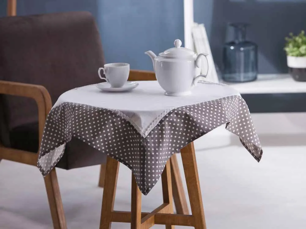 Obrus / serweta na stół kwadratowy Altom Design bawełniany biały z wykończeniem w kropki 80 x 80 cm 