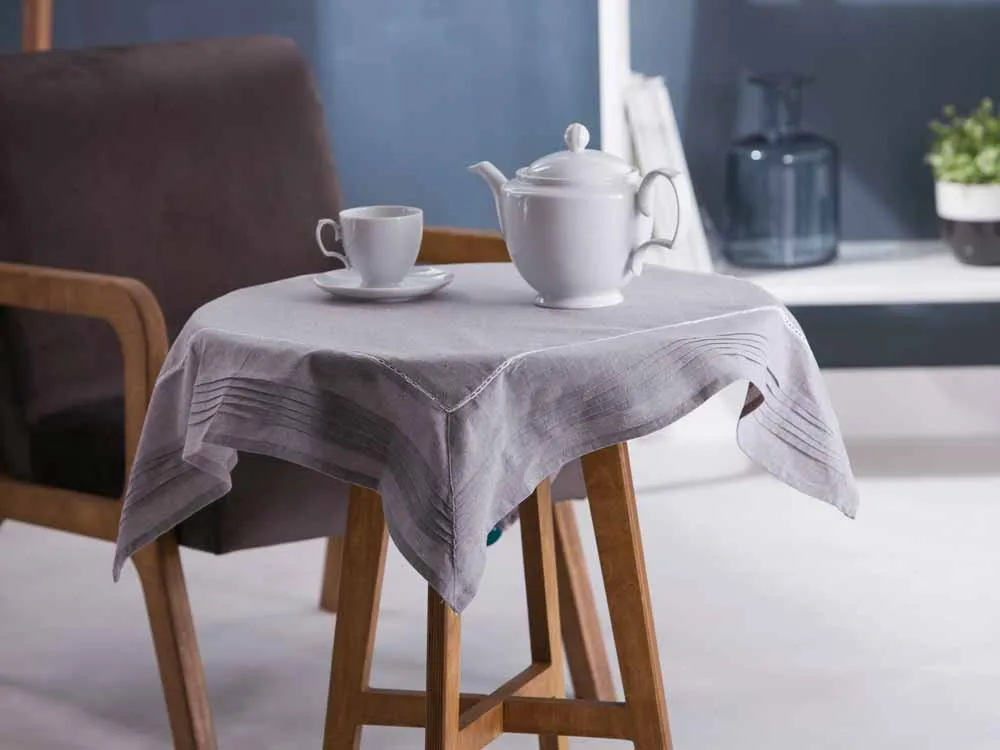 Obrus / serweta na stół Altom Design bawełniany szary z plisowanym wykończeniem 80 x 80 cm 