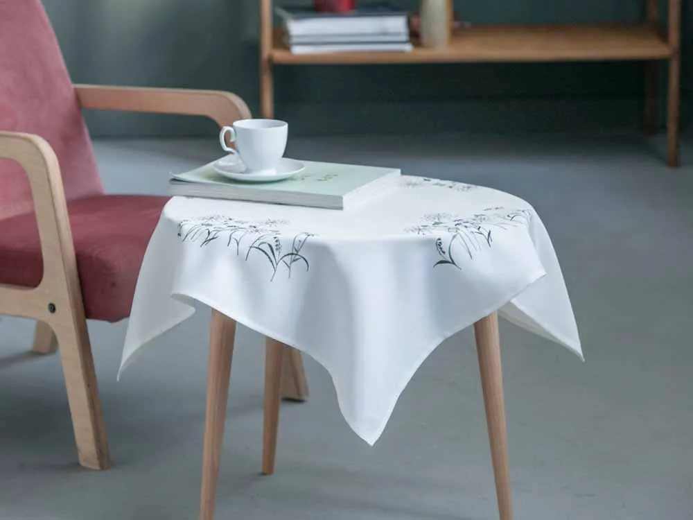 Obrus / serwetka na stół haftowana kwadratowa Altom Design Kwiat Polny 80 x 80 cm