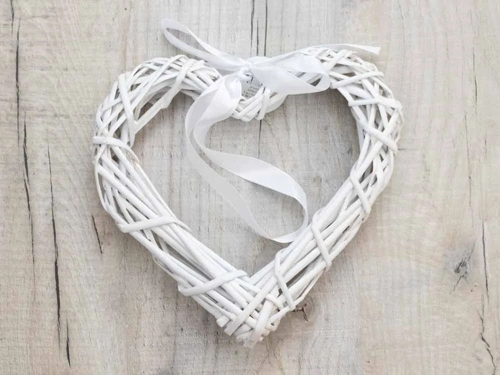 Ozdoba / zawieszka wiklinowa Altom Design serce białe z kokardką 25 cm