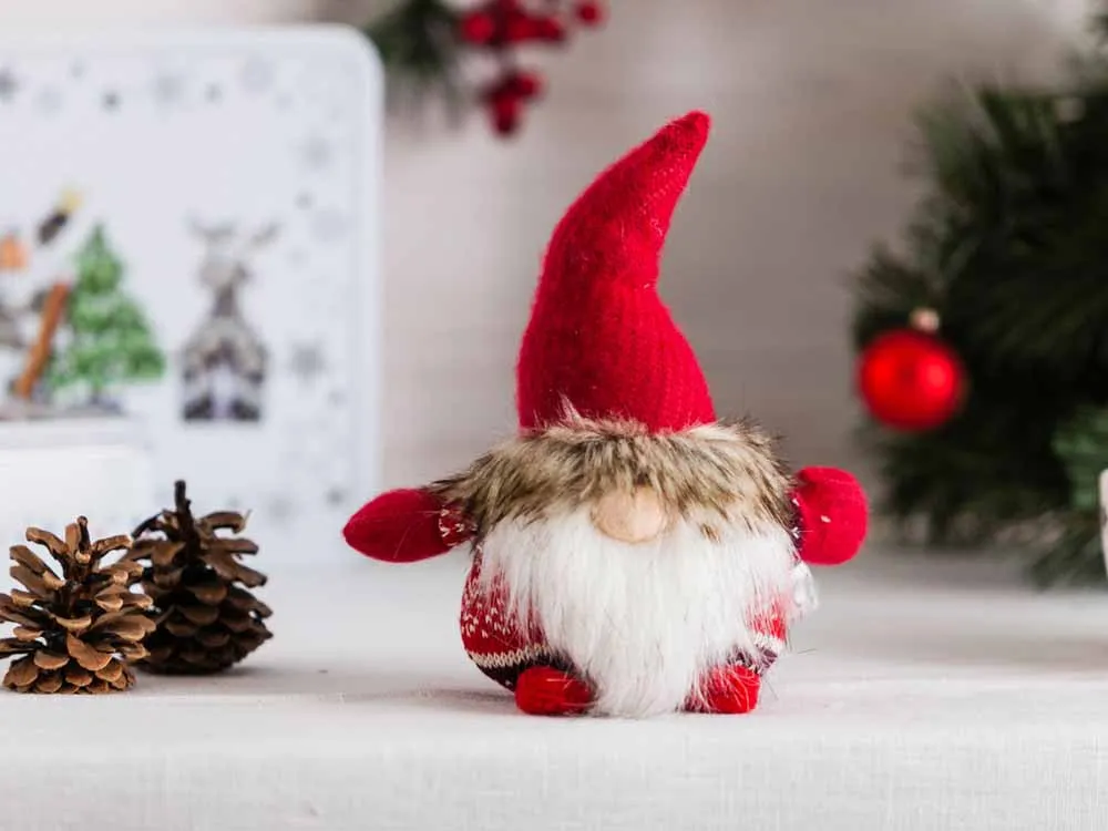 Skrzat / gnom / krasnal skandynawski / świąteczny / dekoracja święta Boże Narodzenie Altom Design Scandi czerwony z czerwoną czapeczką 26 cm