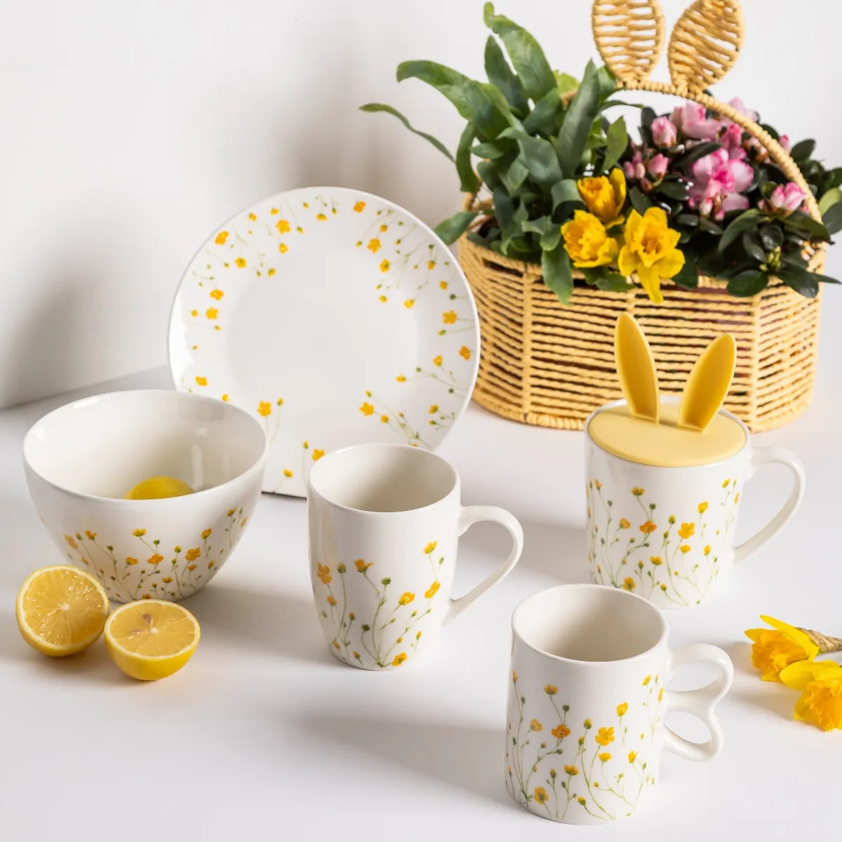 Kubek porcelanowy New Bone China z pokrywką silikonową Altom Kubek porcelanowy New Bone China z pokrywką silikonową Altom