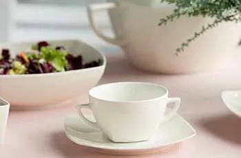 bulionowka-ze-spodkiem-porcelanowa-karolina-hiruni-350-ml