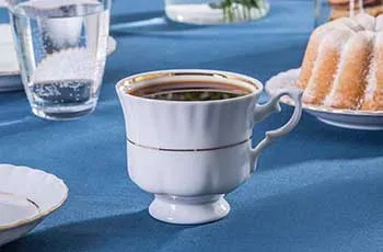 filizanka-do-kawy-porcelana-chodziez-iwona-zloty-pasek-220-ml