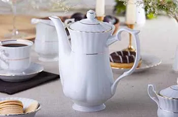 imbryk-do-herbaty-porcelana-chodziez-iwona-zloty-pasek