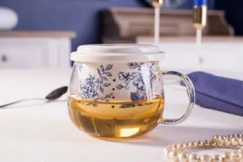 kubek do kawy i herbaty szklany z porcelanowym zaparzaczem i pokrywka altom design elisabeth 220 ml