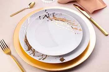 zestaw-talerzy-porcelana-karolina-splendor-bialy-zloty-2-elementow
