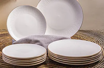 zestaw talerzy porcelanowych